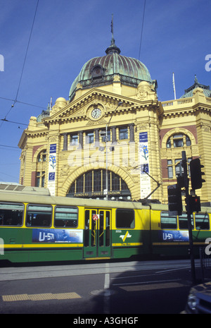 La gare de Flinders Street, au centre-ville de Melbourne, Victoria, Australie Banque D'Images