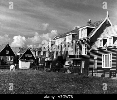 Vieilles maisons sur l'île de Marken récupérés dans la ZEE en Hollande du Nord Zider Banque D'Images