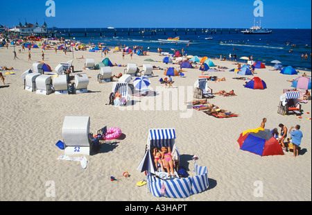 Pier et plage d'Ahlbeck sur l'île d'Usedom en mer Baltique dans le Mecklembourg Poméranie occidentale Banque D'Images