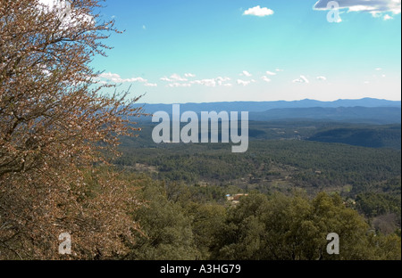 Vue sur le Var à partir du point de vue proche de l'église de St Denis Tourtour Var sud de la France Banque D'Images