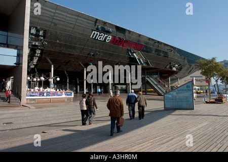 Loisirs Mare Magnum-shopping complex à Port Vell, Barcelone, Espagne Banque D'Images