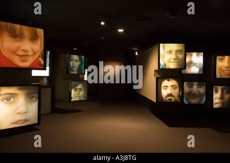 L'installation d'art représentant le peuple juif à la diaspora Museum de l'université de Tel Aviv, Israël Banque D'Images