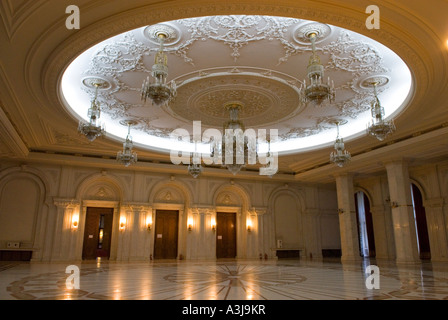 Vue de l'intérieur du Palais du Parlement (Palatul Parlamentului) à Bucarest, Roumanie Banque D'Images