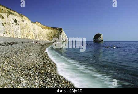 Plage de galets de la Baie d'eau douce à l'île de Wight, Angleterre, Royaume-Uni Banque D'Images