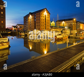 Gloucester Docks lit up at night Banque D'Images