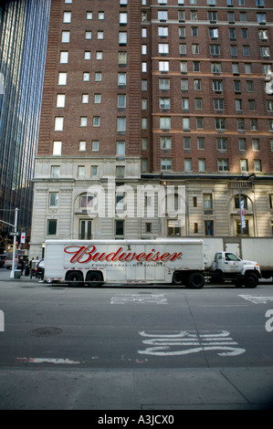 La bière Budweiser un chariot est arrêté sur la 6e Avenue à New York États-Unis Janvier 2006 Banque D'Images