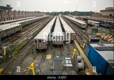 Vue de la ligne de métro numéro 7 terminal de maintenance à Flushing Meadows, New York City USA Août 2005 Banque D'Images