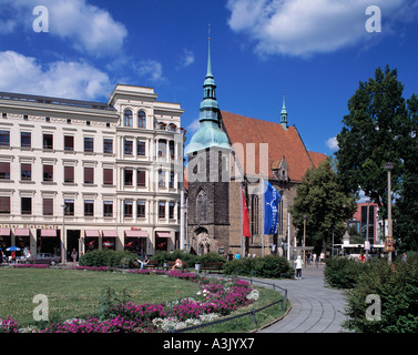 Gebaeuden Frauenkirche mit aus der Gruenderzeit Parkanlage und auf dem Postplatz à Goerlitz dans der Weser Banque D'Images