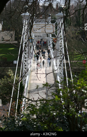 Queens Park pont suspendu au-dessus de la rivière Dee à Chester, entre Grosvenor Park Banque D'Images