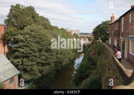 Du canal de Shropshire Union les murs de la ville de Chester Banque D'Images