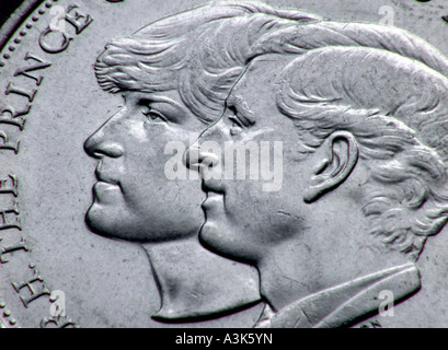 Mariage Royal crown silver coin Charles et Di 1981 en bon état face arrière montrant le couple de mariés ensemble Banque D'Images