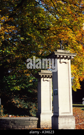 Couleurs d'automne à la porte d'entrée de Sydney Gardens baignoire Spa, Somerset, UK Banque D'Images