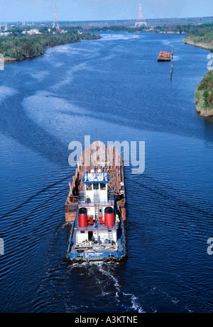 La charge de bois à pâte et de remorqueurs sur barge Mobile AL USA Banque D'Images