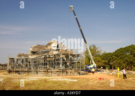 La reconstruction à l'intérieur du site Angkor au Cambodge Asie du sud-est Banque D'Images