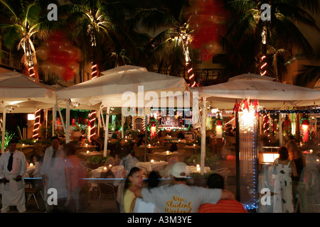 Miami Beach Florida, South Beach, Ocean Drive, Ocean Water's Ten Street, café-terrasse, vie nocturne nocturne après la nuit, social, divertissement, spectacle Banque D'Images