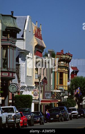 Rue principale est bordée de boutiques et magasins dans la ville de l'ère victorienne de Ferndale California USA Banque D'Images