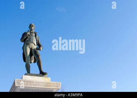 Statue de Robbie Burns ensemble contre le ciel, à Fredericton, Nouveau-Brunswick Canada sur le Livre vert Banque D'Images