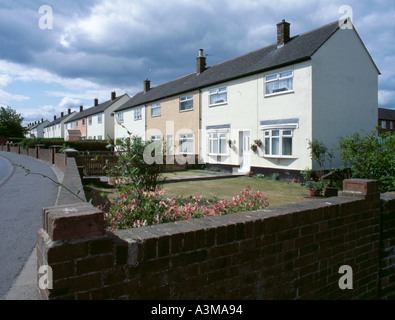 Ciment peint rendus, construit des maisons en brique, England, UK. Banque D'Images