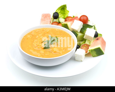 Soupe de lentilles épicée avec fusée et salade de melon d Banque D'Images