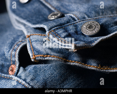 Close up of Levi jeans bleu l'accent sur les boutons Banque D'Images
