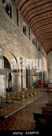 L'Église du Prieuré de Saint Pierre et de Saint Paul, Leominster, Angleterre. Vue intérieure montrant arcade vers le sud en direction de chœur nef Banque D'Images