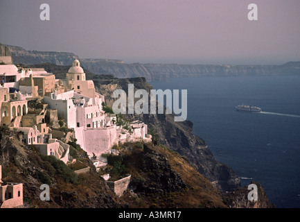 Grèce Îles Cyclades santorini Fira Thira ville donnant sur la mer Égée Banque D'Images