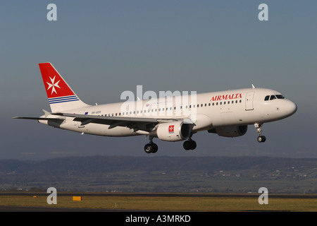 Airbus A320 d'Air Malta atterrissage avion Banque D'Images