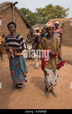 Fêtes traditionnelles et spirituelles des danses exécutées par les villageois, Mognori de Village, le nord du Ghana. Banque D'Images