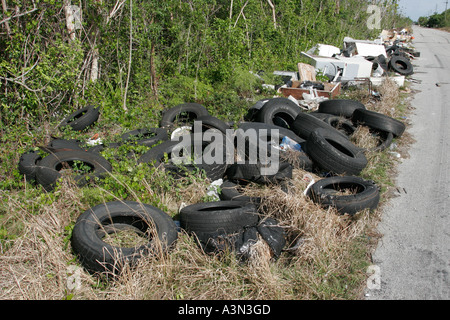 Miami Florida,Homestead,site de déversement illégal,bord de route,pneus,appareils,déchets,pollution,déchets,pollution,pollution,encombrement,déchets,FL060130443 Banque D'Images