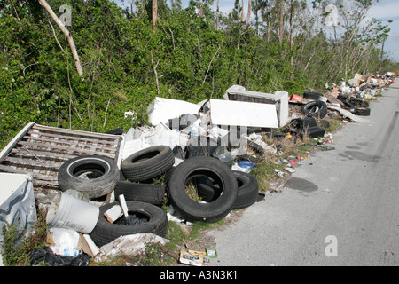 Miami Florida,Homestead,site de déversement illégal,bord de route,pneus,appareils,déchets,pollution,déchets,pollution,pollution,encombrement,environnement,déchets,visiteurs trave Banque D'Images