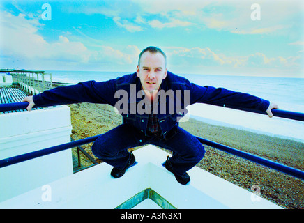 Norman Cook alias DJ musicien Fat Boy Slim sur le balcon de son front de mer de Brighton Accueil Banque D'Images