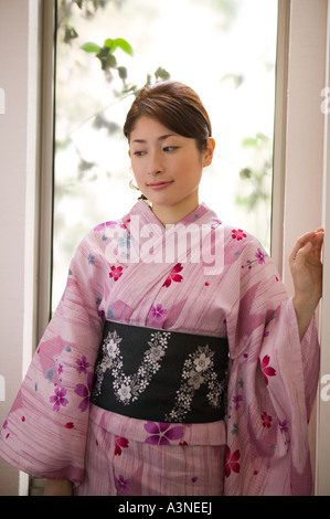 Portrait of a young woman wearing yukata Banque D'Images