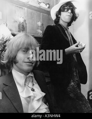 ROLLING STONES - Brian Jones et Keith Richard en mai 1968. Photo Tony Gale Banque D'Images