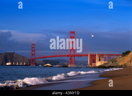 Golden Gate Bridge à partir de boulangers Beach à San Francisco California USA Banque D'Images