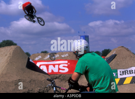 Un avenant à la BMX jeux urbains Sprite London Clapham Common Banque D'Images