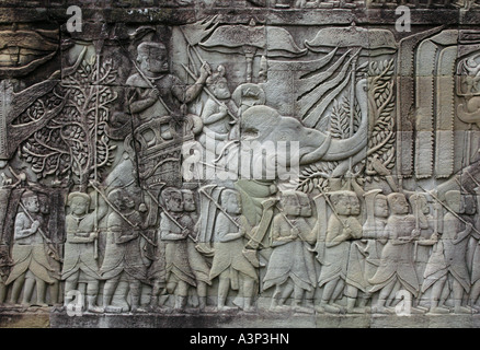 De l'armée khmère du bas-relief du temple Bayon dans la région d'Angkor près de Siem Reap au Cambodge Banque D'Images