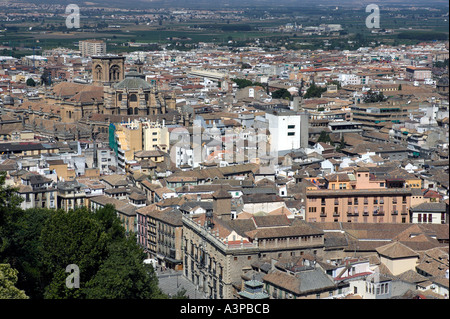 Regardant vers le bas sur la ville espagnole de Grenade du palais de l'Alhambra, Almeria Espagne Europe Banque D'Images
