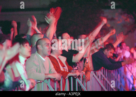 Jeunes à un concert punk à Poznan, Pologne Banque D'Images