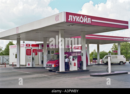 Station essence Lukoil à Kaliningrad, Russie Banque D'Images