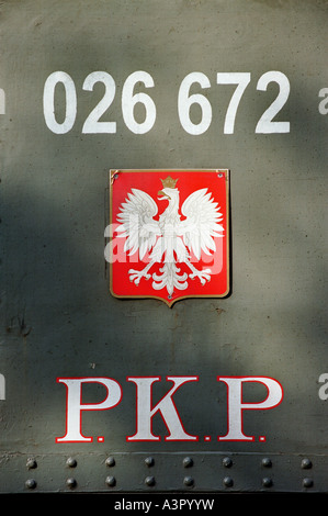 Polish national armoiries et d'immatriculation sur un wagon, Poznan, Pologne Banque D'Images