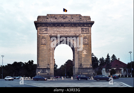 L'Arc de Triomphe (Arcul de Triumf) à Bucarest, Roumanie Banque D'Images