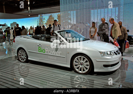 Paris Motor Show France Saab 93 cabriolet hybride d'alimentation Bio Banque D'Images