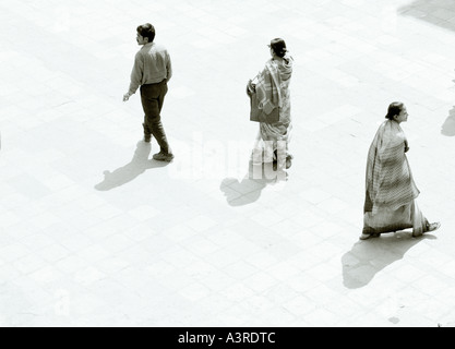 La photographie de voyage - Scène de rue de personnes à pied à Katmandou au Népal, en Asie du Sud. Style de vie trois tiers monde documentaire Reportage Wander Banque D'Images