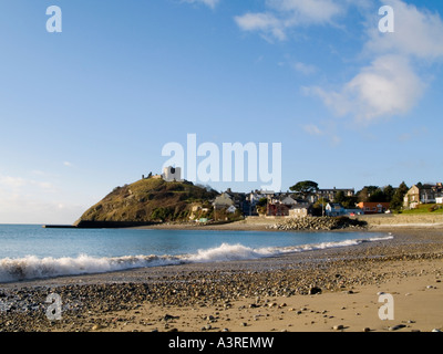 Château du 13ème siècle sur le promontoire rocheux de la plage de l'est à Cardigan bay, sur la péninsule de Lleyn. Harlech Gwynedd North Wales UK Banque D'Images