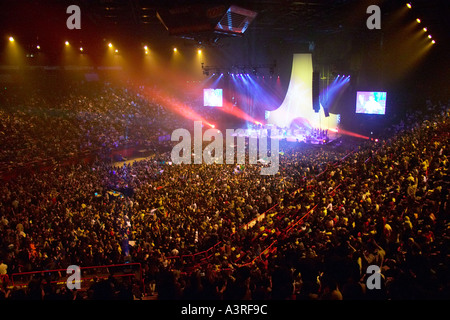 Les spectateurs à un concert au POPB arena à Paris Dec 2003 Banque D'Images