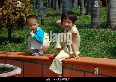 Stock photo d'enfants à Saigon Vietnam 2005 Banque D'Images