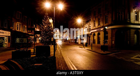 Aberystwyth Town Center at night la veille de Noël 2006 rues vides plusieurs sources lumineuses, Ceredigion Pays de Galles UK Banque D'Images