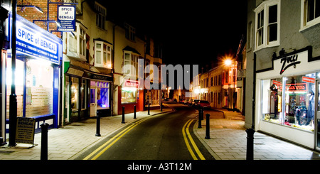 Aberystwyth Town Center at night la veille de Noël 2006 rues vides plusieurs sources lumineuses, Ceredigion Pays de Galles UK Banque D'Images
