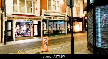 Aberystwyth Town Center at night la veille de Noël 2006 rues vides plusieurs sources de lumière Galles Ceredigion Banque D'Images