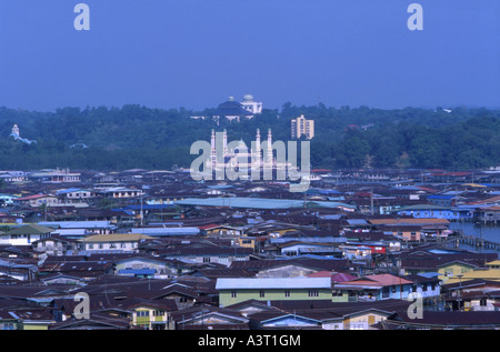 Les villages sur pilotis de Kampung Ayer sur la rivière de Brunei à Bandar Seri Begawan Brunei Banque D'Images